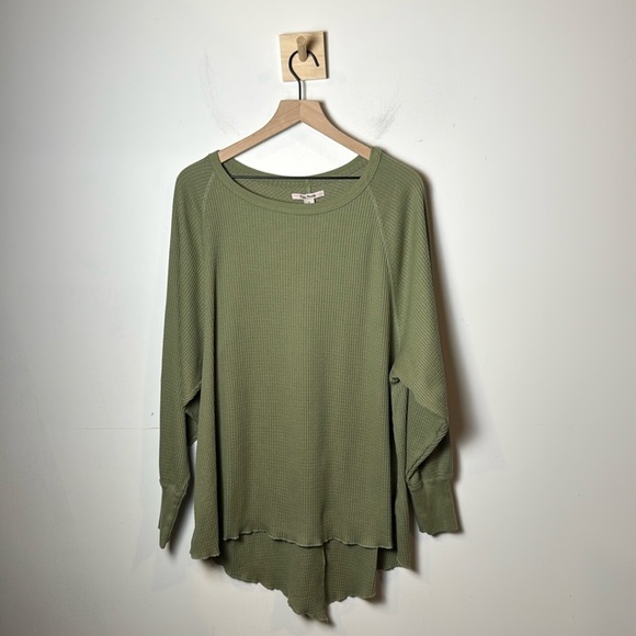 Free People Tops - Free People Green Waffle Knit Thermal Long Sleeve Shirt Women's Size S Slit Back